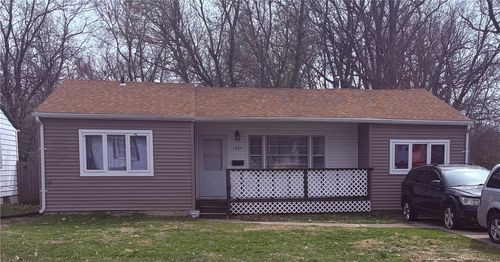 1987 E Cantrell St, Decatur, IL, 62521-3213 | Card Image