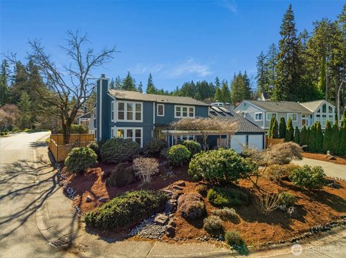 16927 Ne 38th Place, Bellevue, WA, 98008 | Card Image