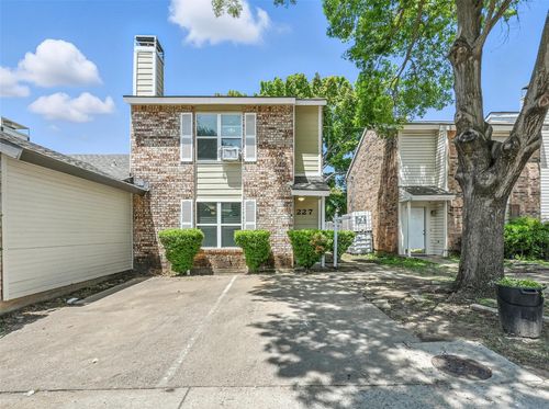 227 Country Bend Dr, Duncanville, TX, 75137-3283 | Card Image