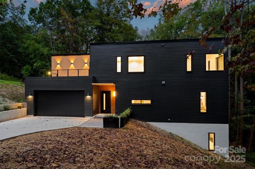 801 Autumnwood Ln, Charlotte, NC, 28213-5717 | Card Image