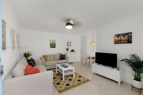 311-350 Collins Ave, Miami Beach, FL, 33139-6943 | Card Image