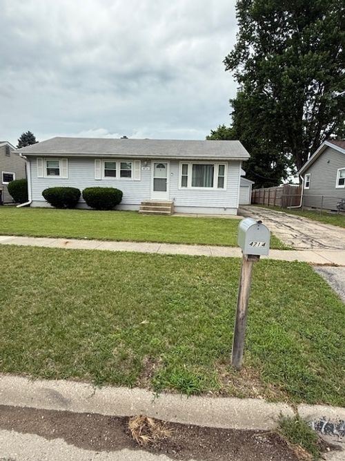 4714 Pine Al Dr, Machesney Park, IL, 61115-2739 | Card Image