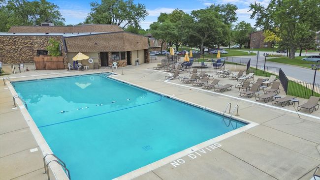APT-1-16B - 2287 Country Club Dr, Condo with 1 bedrooms, 1 bathrooms and 2 parking in Woodridge IL | Image 16