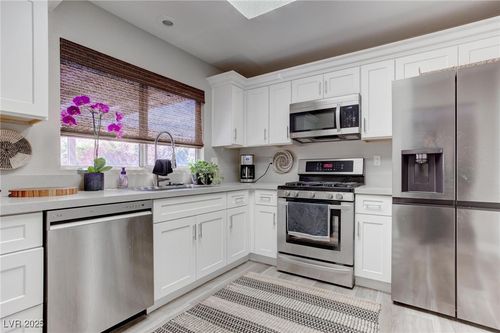 8801 Villa Ridge Dr, Las Vegas, NV, 89134-8535 | Card Image