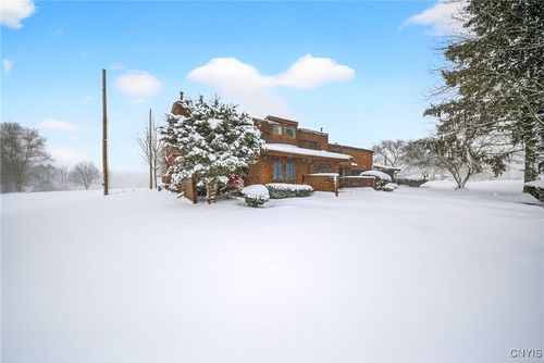 637 Village Blvd N, Baldwinsville, NY, 13027-3049 | Card Image