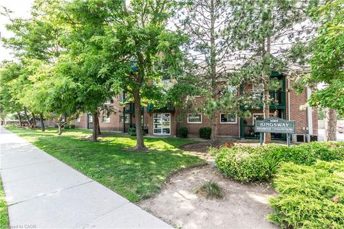 3085 Kingsway Dr, Kitchener, ON, N2C2P2 | Card Image