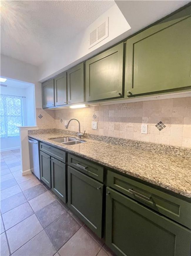 2015 Huntingdon Chase, Condo with 2 bedrooms, 2 bathrooms and null parking in Sandy Springs GA | Image 15