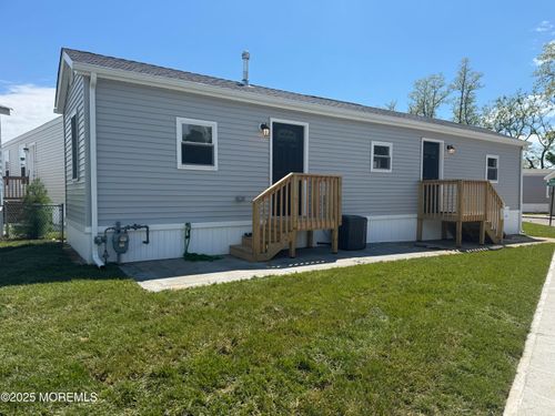 17 Avenue D, Keansburg, NJ, 07734-3207 | Card Image