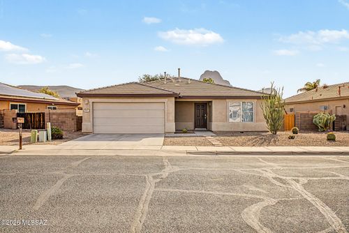 8261 N Stonehill Dr, Tucson, AZ, 85743-1438 | Card Image