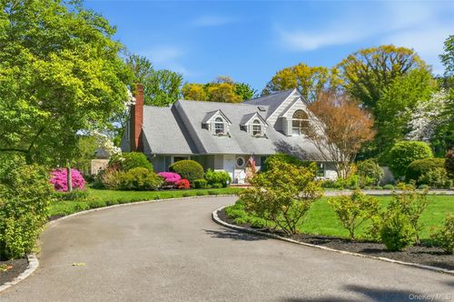 9 Townsend Rd, Glen Cove, NY, 11542-2206 | Card Image