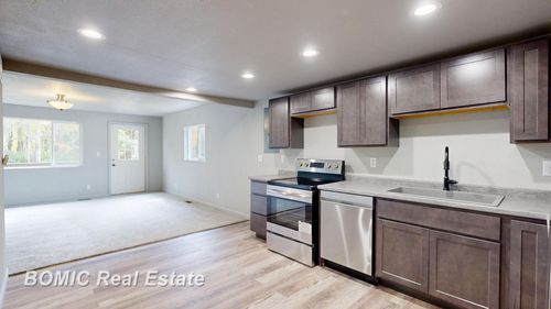 5230 Waterman Rd, Vassar, MI, 48768-9727 | Card Image