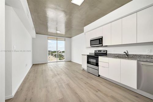 apt-702-475 Ne 125th St, North Miami, FL, 33161-4764 | Card Image