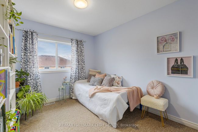 17 Michael Cres, House attached with 3 bedrooms, 2 bathrooms and 2 parking in Barrie ON | Image 17