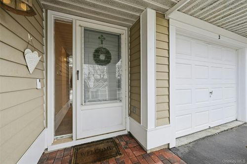 2 Kismet Ct, Ridge, NY, 11961-1626 | Card Image