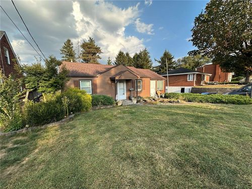 995 Crest Ln, Carnegie, PA, 15106-1331 | Card Image