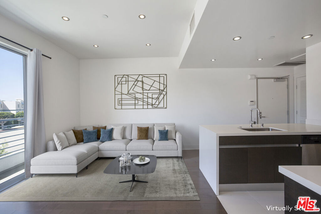 Residential in Playa Del Rey