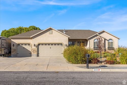 690 Sagewood Cir, Grantsville, UT, 84029-8903 | Card Image