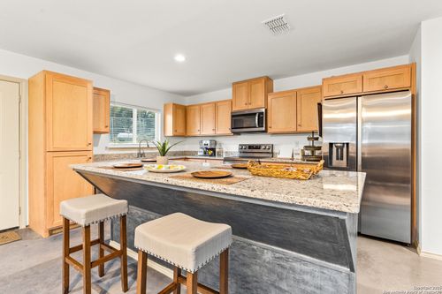 735 Green Castle Pl, Canyon Lake, TX, 78133-4606 | Card Image