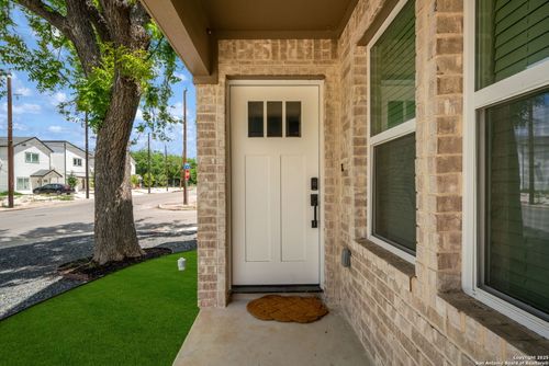 1104 S Gevers St, San Antonio, TX, 78210-2419 | Card Image