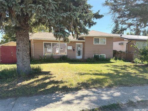 105 Watson St, Lipton, SK, S0G1S0 | Card Image