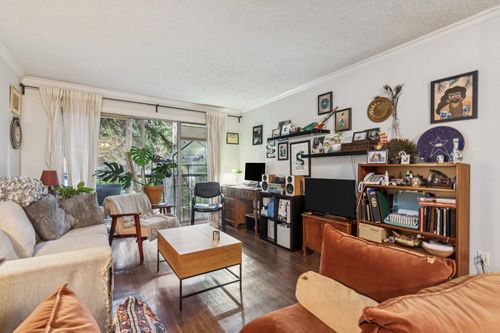 302-428 Agnes St, New Westminster, BC, V3L1G1 | Card Image