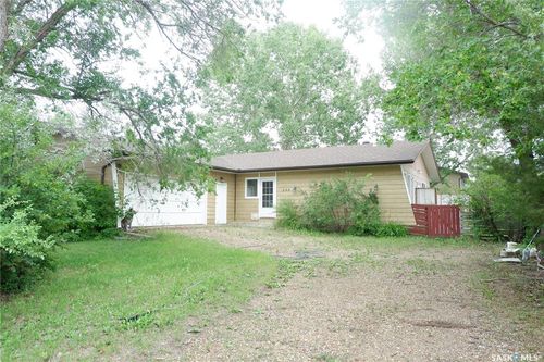 235 King St, Coronach, SK, S0H0Z0 | Card Image