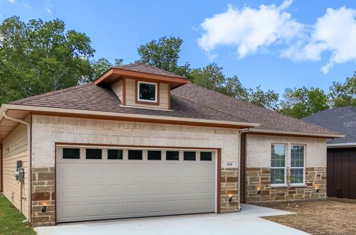 411 Henderson St, Bonham, TX, 75418-4735 | Card Image