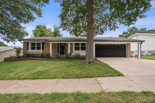 628 Hickory Knoll Ct, Ballwin, MO, 63021-6225 | Card Image