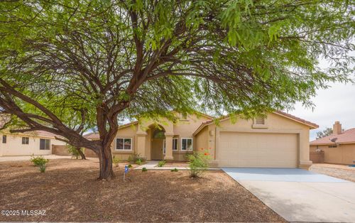 8616 E Esselmont Dr, Tucson, AZ, 85747-5605 | Card Image