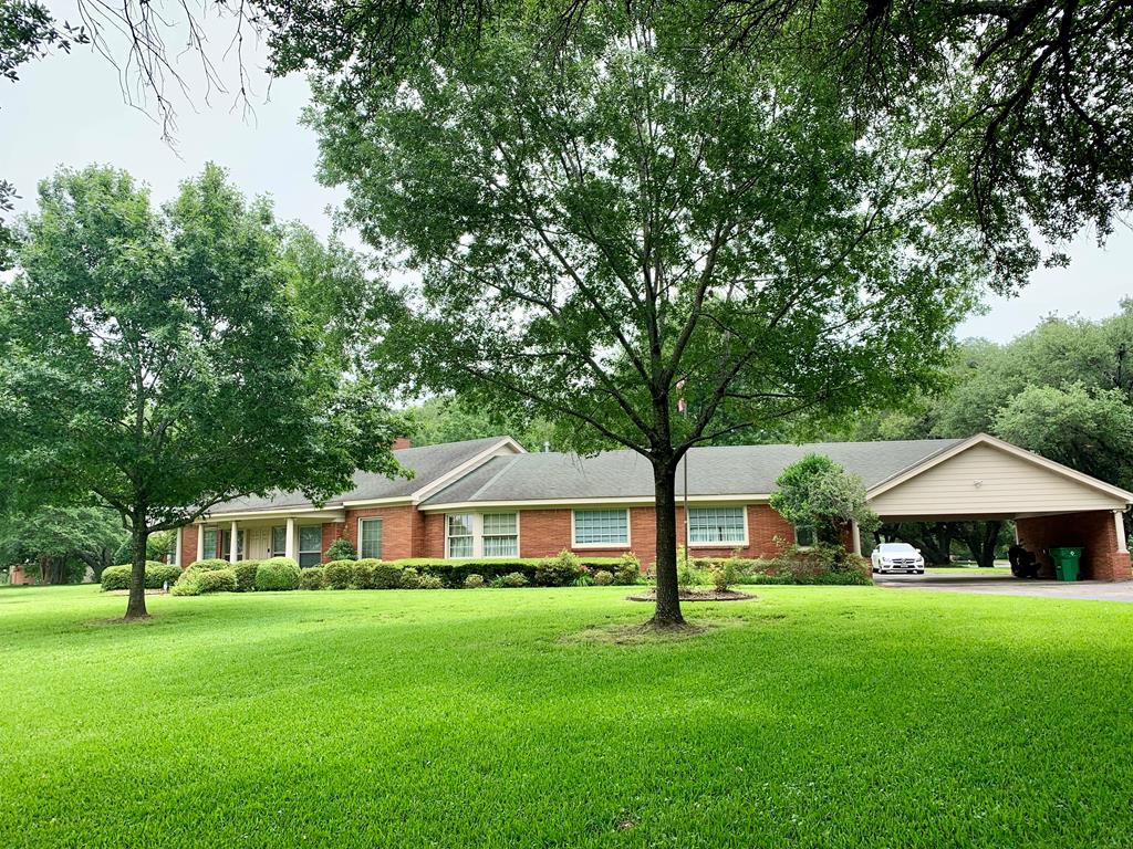 Sunset Rd, Palestine, TX 75801