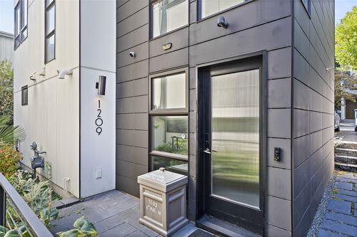 1209 6th Ave N, Seattle, WA, 98109-3403 | Card Image