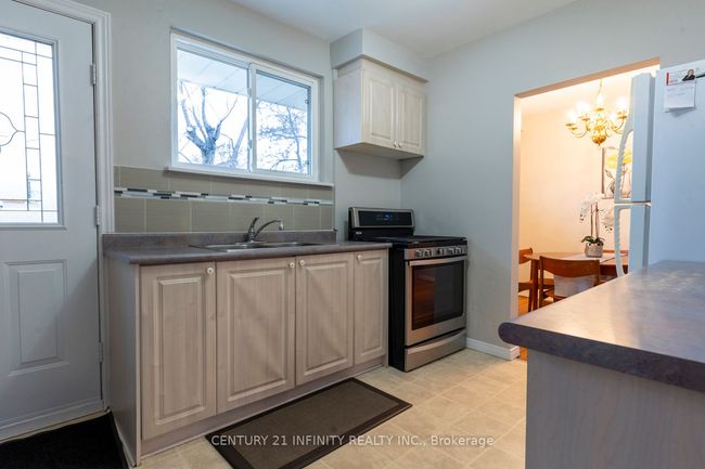 26 Cumbrian Crt, House other with 5 bedrooms, 2 bathrooms and 3 parking in Brampton ON | Image 10