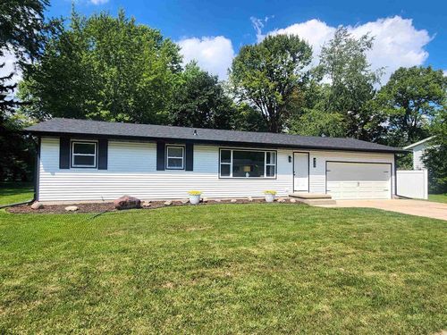 430 Woodview Dr, Sun Prairie, WI, 53590-2354 | Card Image