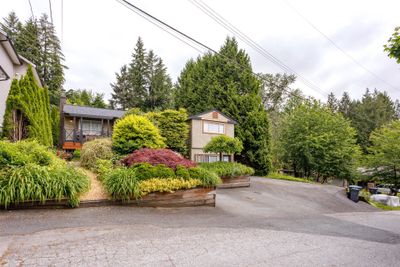 2006 Columbia St, House other with 3 bedrooms, 2 bathrooms and 4 parking in Port Moody BC | Image 3