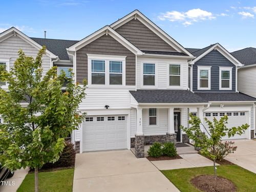 747 Creekway Dr, Fuquay-Varina, NC, 27526-2281 | Card Image