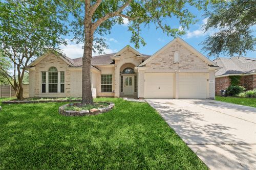 8122 Dune Brook Dr, Pearland, TX, 77089-2479 | Card Image