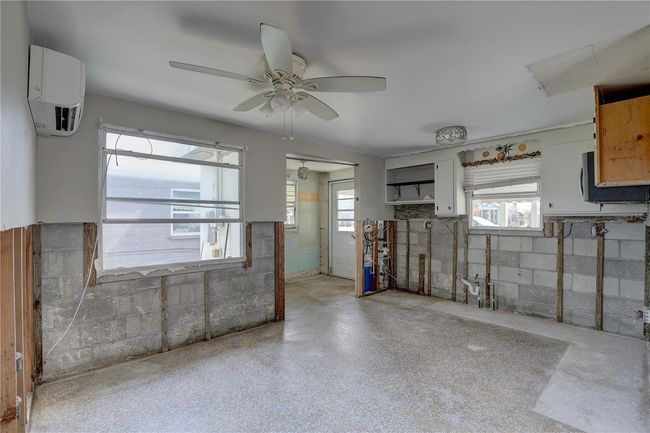 13313 2 Nd St E, House other with 2 bedrooms, 1 bathrooms and null parking in Madeira Beach FL | Image 10