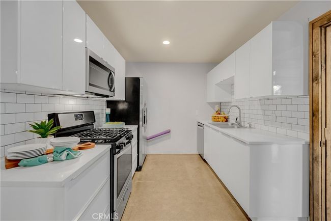 Kitchen in Basement Suite | Image 35