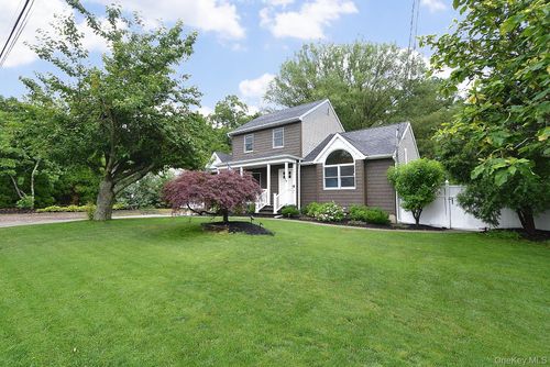19 Fountain Rd, Rocky Point, NY, 11778-9549 | Card Image