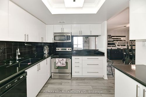 808-7601 Bathurst St, Thornhill, ON, L4J4H5 | Card Image