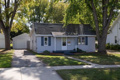 Great curb appeal and cozy front porch! | Image 1