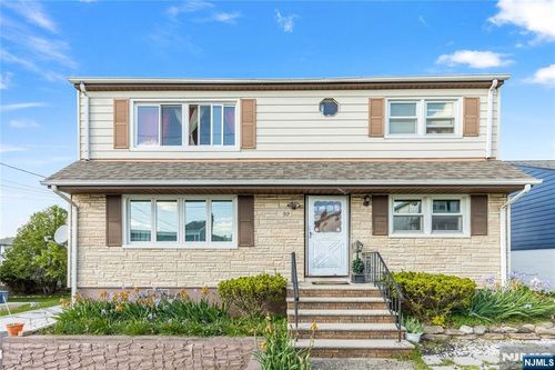 92 Cedarhurst Ave, Woodland Park, NJ, 07424-3005 | Card Image