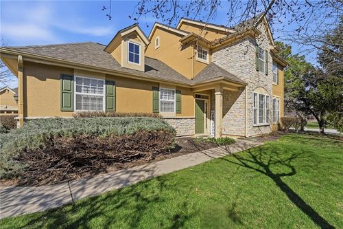 21050 W 118th Ter, Olathe, KS, 66061-5562 | Card Image