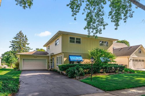 713 Burning Tree Ln, Naperville, IL, 60563-2412 | Card Image