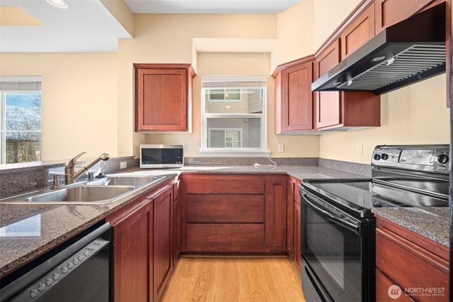 APT-306 - 251 W Bakerview Rd, Condo with 2 bedrooms, 2 bathrooms and 1 parking in Bellingham WA | Image 5
