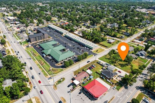 808 W Central Ave, Bentonville, AR, 72712-5126 | Card Image
