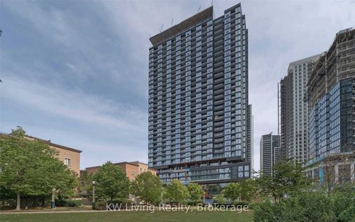 3120-19 Western Battery Rd, Toronto, ON, M6K0E3 | Card Image