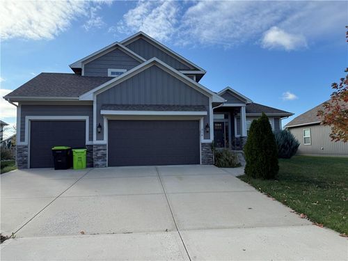 516 Se Linden Dr, Blue Springs, MO, 64014-5308 | Card Image