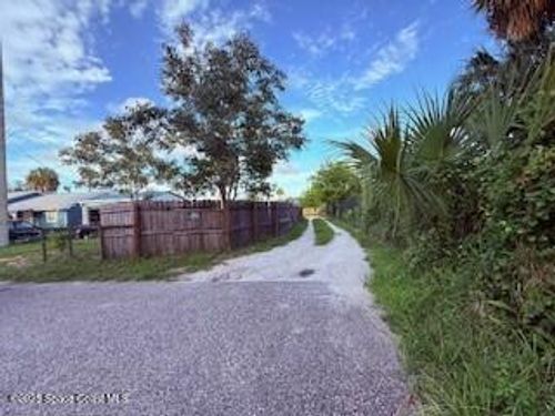 b-165 S Tropical Trl, Merritt Island, FL, 32952-4712 | Card Image