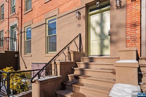 10 Bright St, Jersey City, NJ, 07302-4394 | Card Image